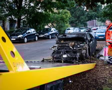 <p>Akcja usuwania wraku auta - samochodu porzuconego, bez właściciela</p>