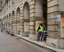 Czyszczenie arkad przy Świdnickiej