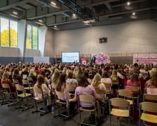 "Pink Generation" - wyjątkowa akcja o profilaktyce raka piersi w V LO we Wrocławiu
