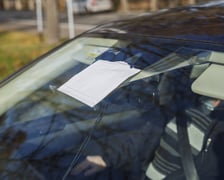 Na parking wojskowy przy cmentarzu Osobowickim tylko bez kamer samochodowych