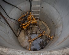Postęp prac przy budowie kanalizacji na Kłokoczycach we Wrocławiu