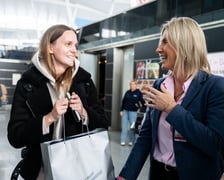 Powitanie pasażerek (4,5 mln) na lotnisku we Wrocławiu, 17 października 2025