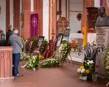 Masza żałobna i pogrzeb kierowcy rajdowego Artura Sękowskiego