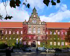 Budynek Muzeum Narodowego we Wrocławiu jesienią - październik 2025