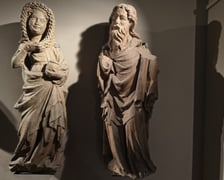 <p>św. Maria Magdalena i św. Jan Chrzciciel | z portalu zachodniego kościoła pw. św. Marii Magdaleny we Wrocławiu | ok. 1360 | piaskowiec | ze zbior&oacute;w Muzeum Narodowego we Wrocławiu</p>