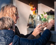 Cmentarz Osobowicki o poranku 1 listopada 2025