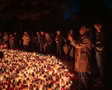 <p>Cmentarz Grabiszyński nocą - Wszystkich Świętych 2025</p>