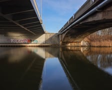 Po lewej nowe, po prawej stare mosty Chrobrego