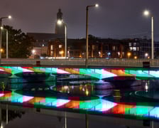 Próby iluminacji na mostach Uniwersyteckich. Zdjęcie z 8 października 2025 r.