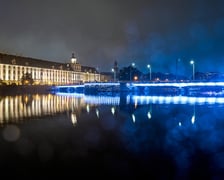 Próby iluminacji na mostach Uniwersyteckich. Zdjęcie z 8 października 2025 r.