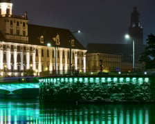 Próby iluminacji na mostach Uniwersyteckich. Zdjęcie z 8 października 2025 r.