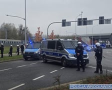 Policjanci podczas zabezpieczania meczu WKS Śląsk Wrocław - Polonia Bytom (niedziela 9 listopada)