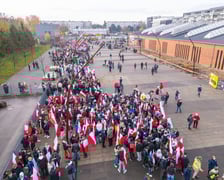 Radosna Parada Niepodległości przeszła z Centrum Historii Zajezdnia przy ul. Grabiszyńskiej na wrocławski Rynek