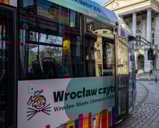 <p>Na zdjęciu BookTram, czyli specjalny tramwaj akcji &bdquo;Wrocław czyta&rdquo;</p>