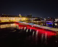 Mosty Uniwersyteckie rozświetlone na czerwono - 19 listopada 2025 r.