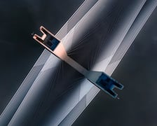 <p>Most Rędziński widziany z drona. Zdjęcie zatytułowane "perfekcyjna symetria".</p>