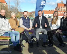 Odsłonięcie Ławeczki Życzliwości na bulwarze Xawerego Dunikowskiego, 21 listopada 2025