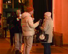 <p>Mini koncert z mappingiem pod Arkadami na Świdnickiej. Były gesty życzliwości, muzyka, mapping</p>