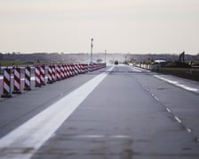 Budowa na wrocławskim lotnisku - powstaje tu m.in droga szybkiego zjazdu, nowa płyta postojowa, płyta do odladzania, droga kołowania o długości 2,5 kilometra