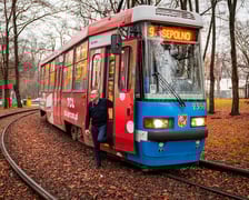 <p>Dzień Motorniczego. Wrocław, 25.11.2025. Pracownik&oacute;w MPK Wrocław odwiedził na pętli prezydent miasta Jacek Sutryk.</p>