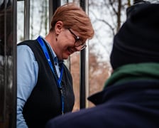 <p>Dzień Motorniczego. Wrocław, 25.11.2025. Pracownik&oacute;w MPK Wrocław odwiedził na pętli prezydent miasta Jacek Sutryk.</p>