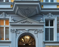 Kamienica wspólnotowa Cybulskiego 19 w listopadzie 2025