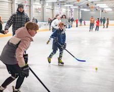 Andrzejki na lodowisku przy ul. Spiskiej we Wrocławiu