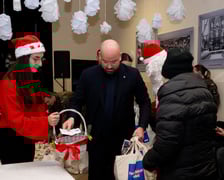 Spotkanie w ramach akcji MOPS "Paczki Dobrych Relacji" w domu parafialnym na Karłowicach