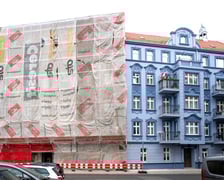 Kurkowa 65 w remoncie i 61-63 po remoncie