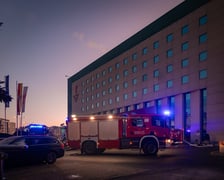 <p>Pożar na ul. Drobnera wybuchł w pokoju hotelu Plaza</p>