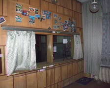 Budynek po kinie Lwów w 2022 roku (zdjęcie dzięki uprzejmości osób prowadzących profil FB Introwertyczny Wrocław i jego dzikie okolice)