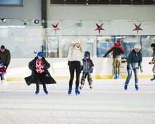 <p>W sobotę 27 grudnia wrocławianie ślizgali się na lodowisku przy ul. Jaksonowickiej</p>