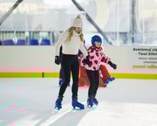 <p>W sobotę 27 grudnia wrocławianie ślizgali się na lodowisku przy ul. Jaksonowickiej</p>