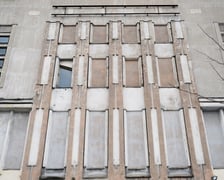 <p>Na zdjęciu obecny stan budynku przy ul. Hallera 15, w kt&oacute;rym mieściło się niegdyś Kino &bdquo;Lw&oacute;w&rdquo;</p>