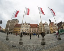 Jak wieszamy polską flagę państwową?