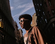 Zdjęcie Bartka Sadowskiego i jednocześnie jeden z plakatów do kupienia w jego galerii