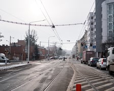 Remont torowiska na ulicy Trzebnickiej będzie dla MPK największym wyzwaniem inwestycyjnym w 2026 roku. Na zdjęciu z 9 stycznia obecny stan torów