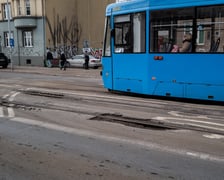 Remont torowiska na ulicy Trzebnickiej będzie dla MPK największym wyzwaniem inwestycyjnym w 2026 roku. Na zdjęciu z 9 stycznia obecny stan torów