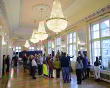 <p>Nejwiększe wrażenie na zwiedzających zapewne robi foyer o powierzchni 240 mkw</p>