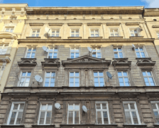 Kamienica przy ul. Komuny Paryskiej 74a przed remontem