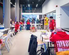 Wolontariusze w sztabie WOŚP w barze Barbara