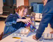 Wolontariusze w sztabie WOŚP w barze Barbara