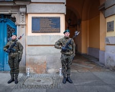 <p>163. rocznica wybuchu powstania styczniowego, obchody pod gmachem UWr</p>