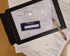 Folia powiększająca i ramka do podpisu