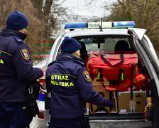 <p>Niekt&oacute;re z os&oacute;b żyjących na ulicy moga w mrozy być w złym stanie - w&oacute;wczas dzwońmy na 112</p>