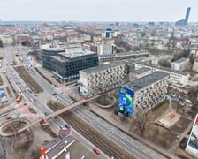 Mural z Marią Skłodowską-Curie na bloku we Wrocławiu, luty 2026