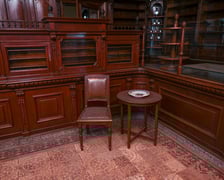 <p>Meble robione były na wymiar - mają ponad 100 lat</p>