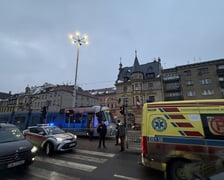 Miejscu wypadku na ul. Kazimierza Wielkiego, gdzie tramwaj potrącił rowerzystę. 17 lutego 2026 r.