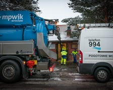 <p>Pieluchy, ubrania, zabawki - oto co pracownicy MPWiK wyławiają w zatkanych przepompowniach</p>