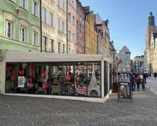 <p>Ogr&oacute;dki w Rynku bez "szklarni". Konserwator wprowadza jasne zasady</p>